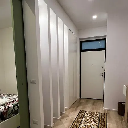 The House Διαμέρισμα